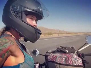 Felicity feline motorcycle enchantress jahanje aprilia v nedrček